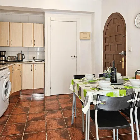 Close To The * 푸엔히롤라