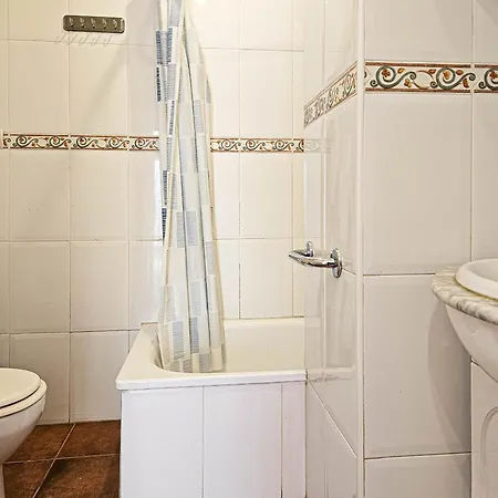 Close To The 아파트