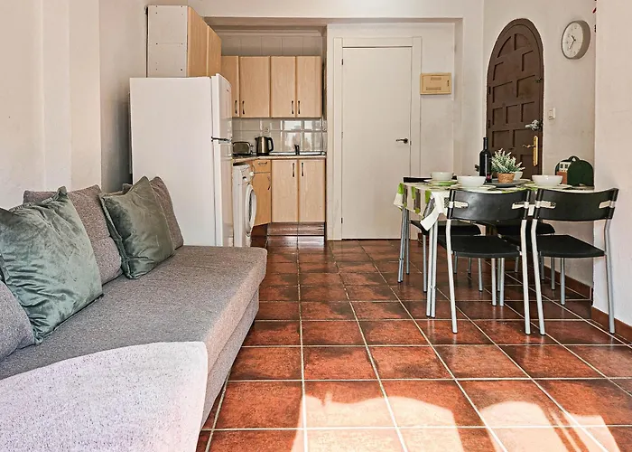 아파트 Close To The