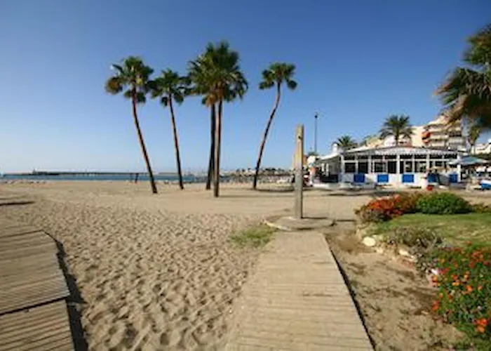 아파트 Close To The *